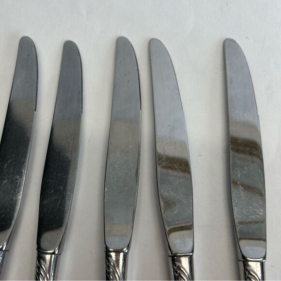 Oneida Camber Cresta Windswept Scroll 5 Dinner Knives - Picture 3 of 5